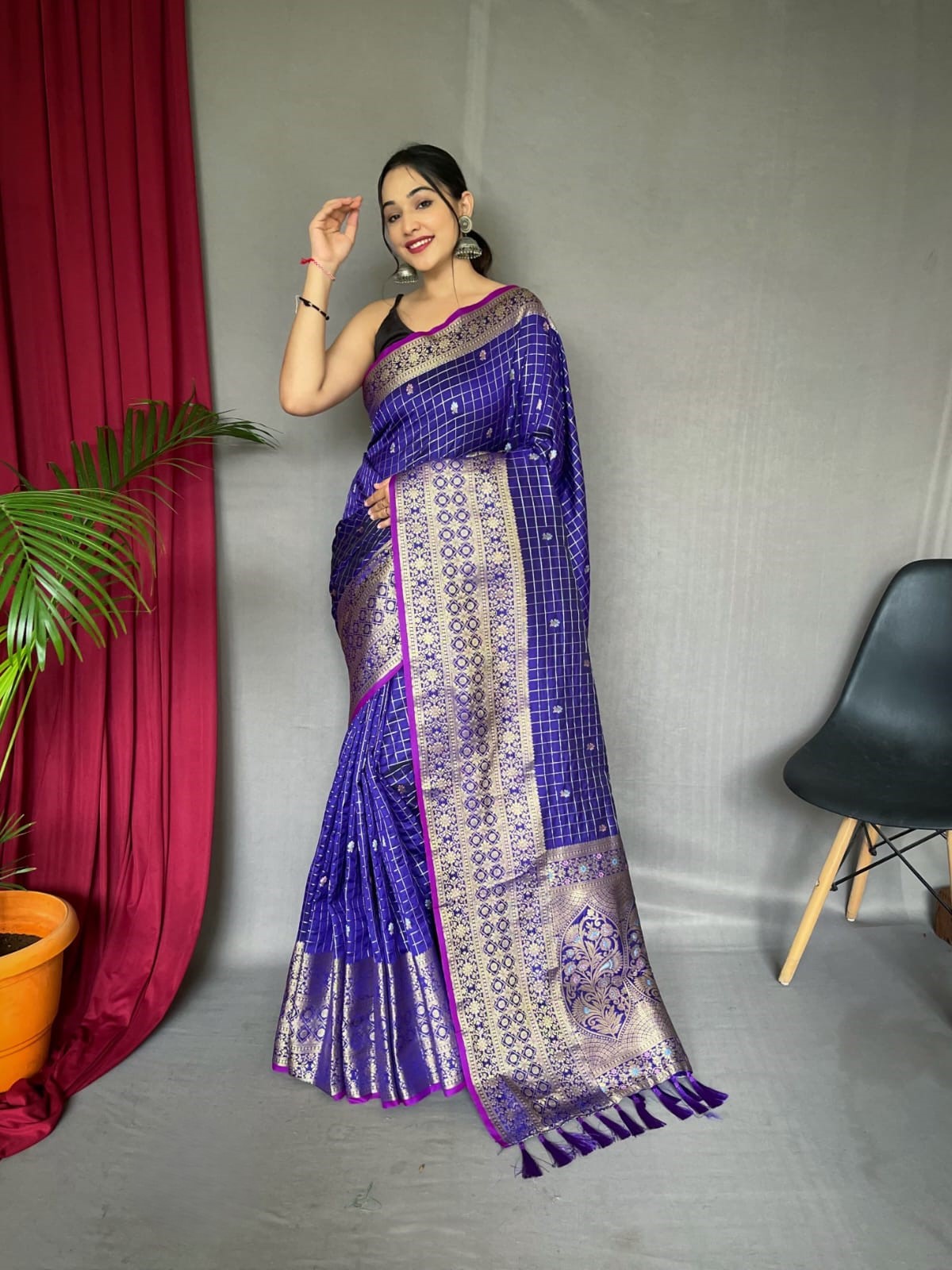 Kalindi Kanjeevaram Silk Saree with Antique Jacquard Zari Border